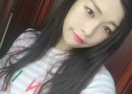 自拍照片美女,揭秘自拍女神的时尚风采