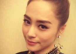 娱乐吃瓜带面具的明星